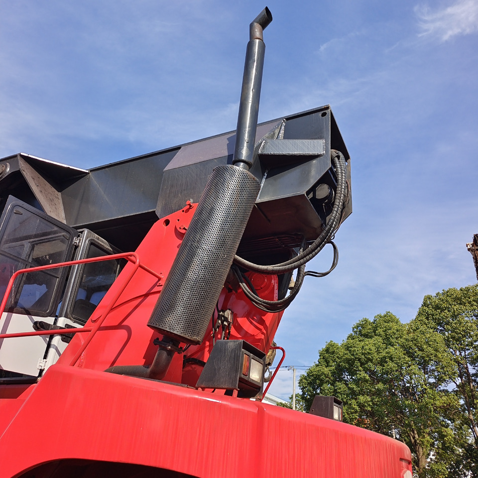 FANTUZZI CS 45 KMHD 45 TON CONTAINER REACH CRANE - Reach stacker: photos 5 FANTUZZI CS 45 KMHD 45 TON CONTAINER REACH CRANE - Reach stacker: photos 5