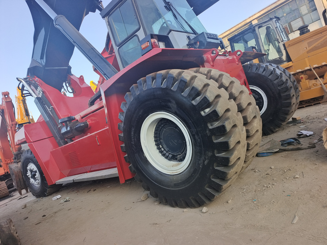 KALMAR DRF 450 - Reach stacker: photos 3 KALMAR DRF 450 - Reach stacker: photos 3
