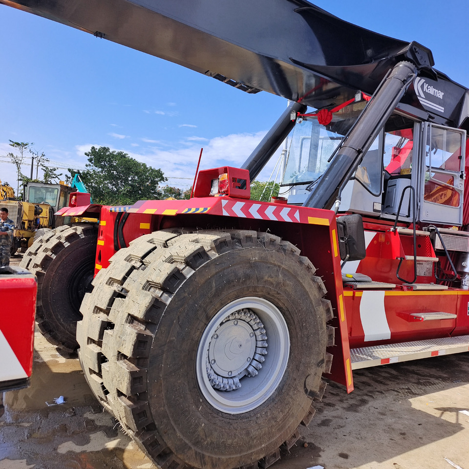 KALMAR DRF450 45 TON REACH STACKER DRT450 DRU450 DRD 450 - Reach stacker: photos 2 KALMAR DRF450 45 TON REACH STACKER DRT450 DRU450 DRD 450 - Reach stacker: photos 2