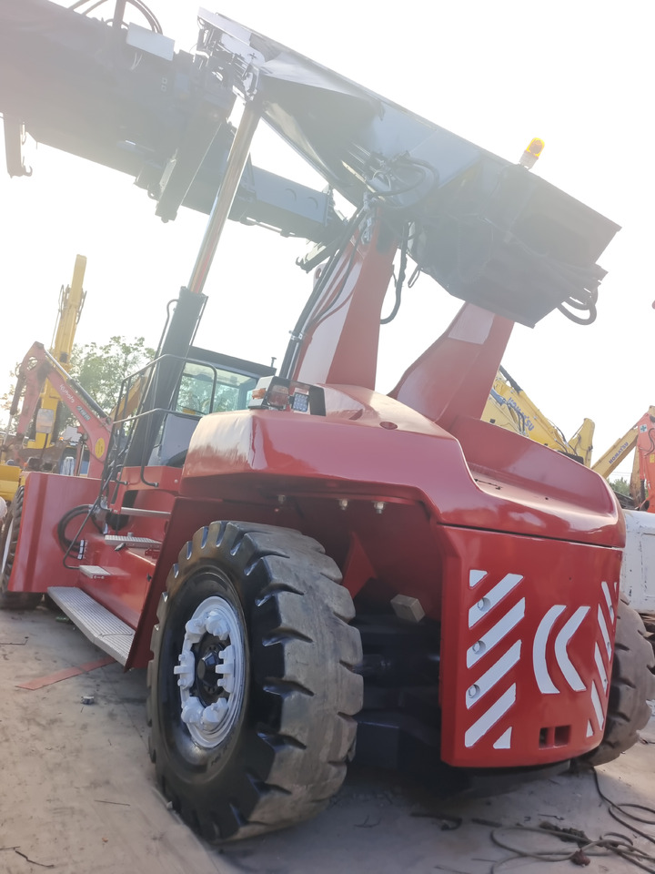 KALMAR DRF450 - Reach stacker: photos 2 KALMAR DRF450 - Reach stacker: photos 2