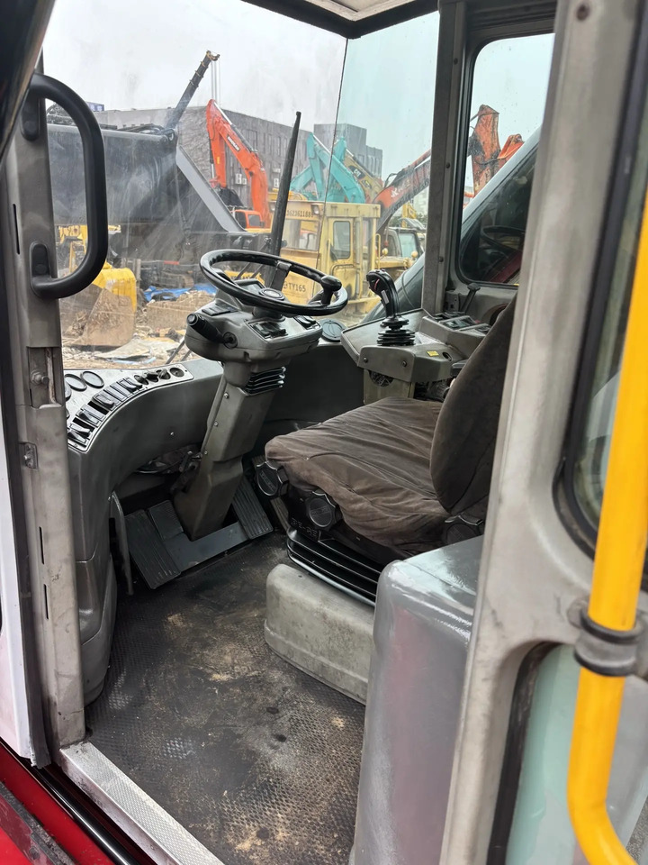 KALMAR DRS4527 - S5 45 TON DRF450 DRD450 DRU450 DRT450 - Reach stacker: photos 5 KALMAR DRS4527 - S5 45 TON DRF450 DRD450 DRU450 DRT450 - Reach stacker: photos 5