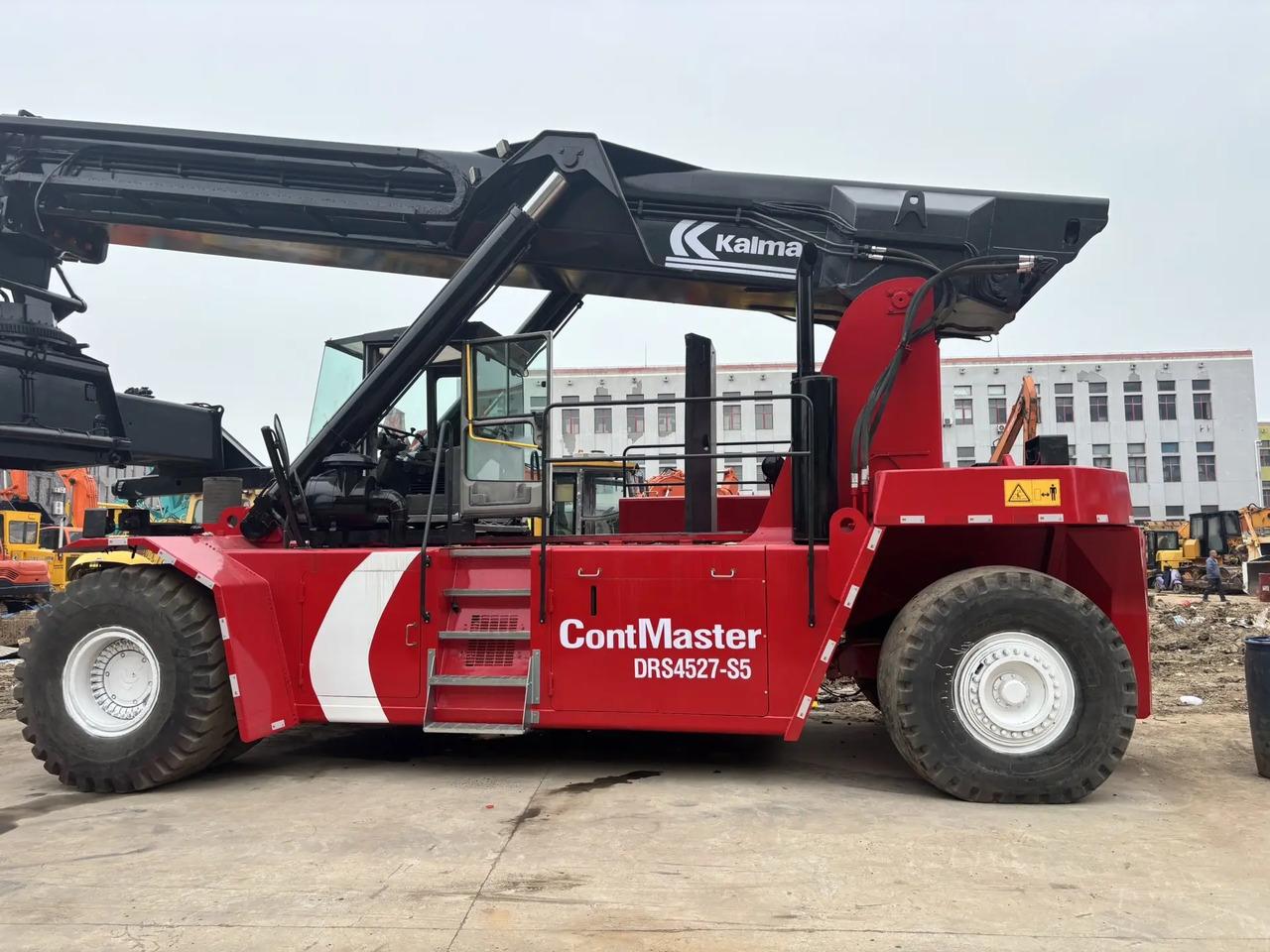 KALMAR DRS4527 - S5 45 TON DRF450 DRD450 DRU450 DRT450 - Reach stacker: photos 4 KALMAR DRS4527 - S5 45 TON DRF450 DRD450 DRU450 DRT450 - Reach stacker: photos 4