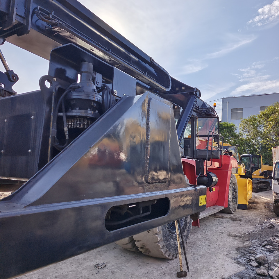 KALMAR DRT 450 - Reach stacker: photos 5 KALMAR DRT 450 - Reach stacker: photos 5