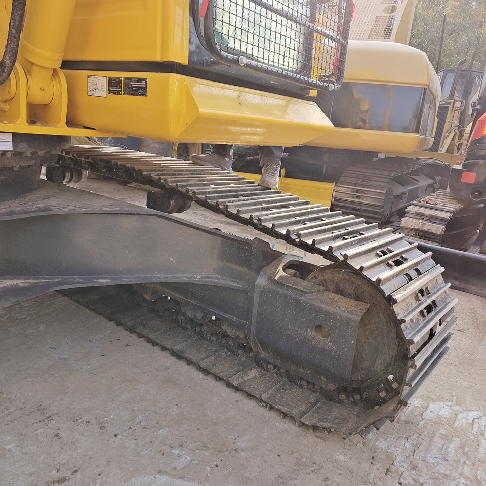 Pelle sur chenille KOMATSU PC200-8: photos 15