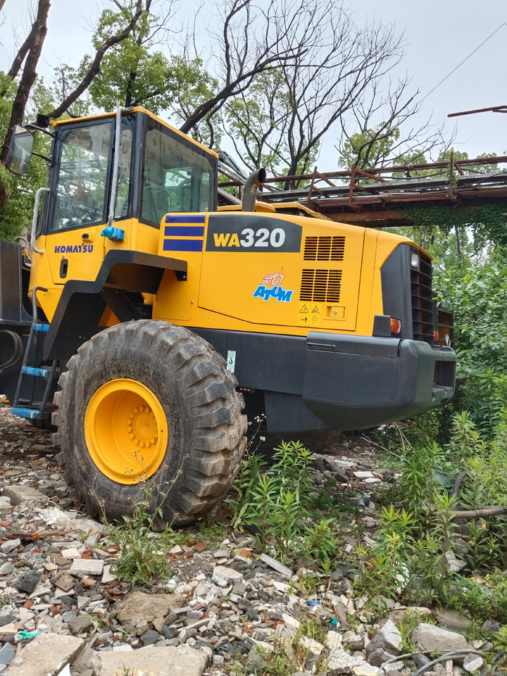 KOMATSU WA320-5 - Chargeuse sur pneus: photos 2 KOMATSU WA320-5 - Chargeuse sur pneus: photos 2