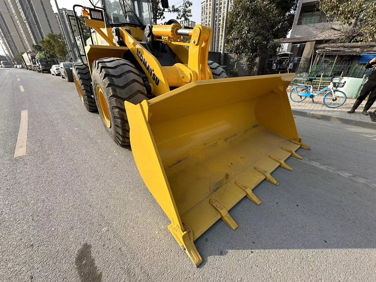 KOMATSU WA380-3 - Chargeuse sur pneus: photos 5 KOMATSU WA380-3 - Chargeuse sur pneus: photos 5