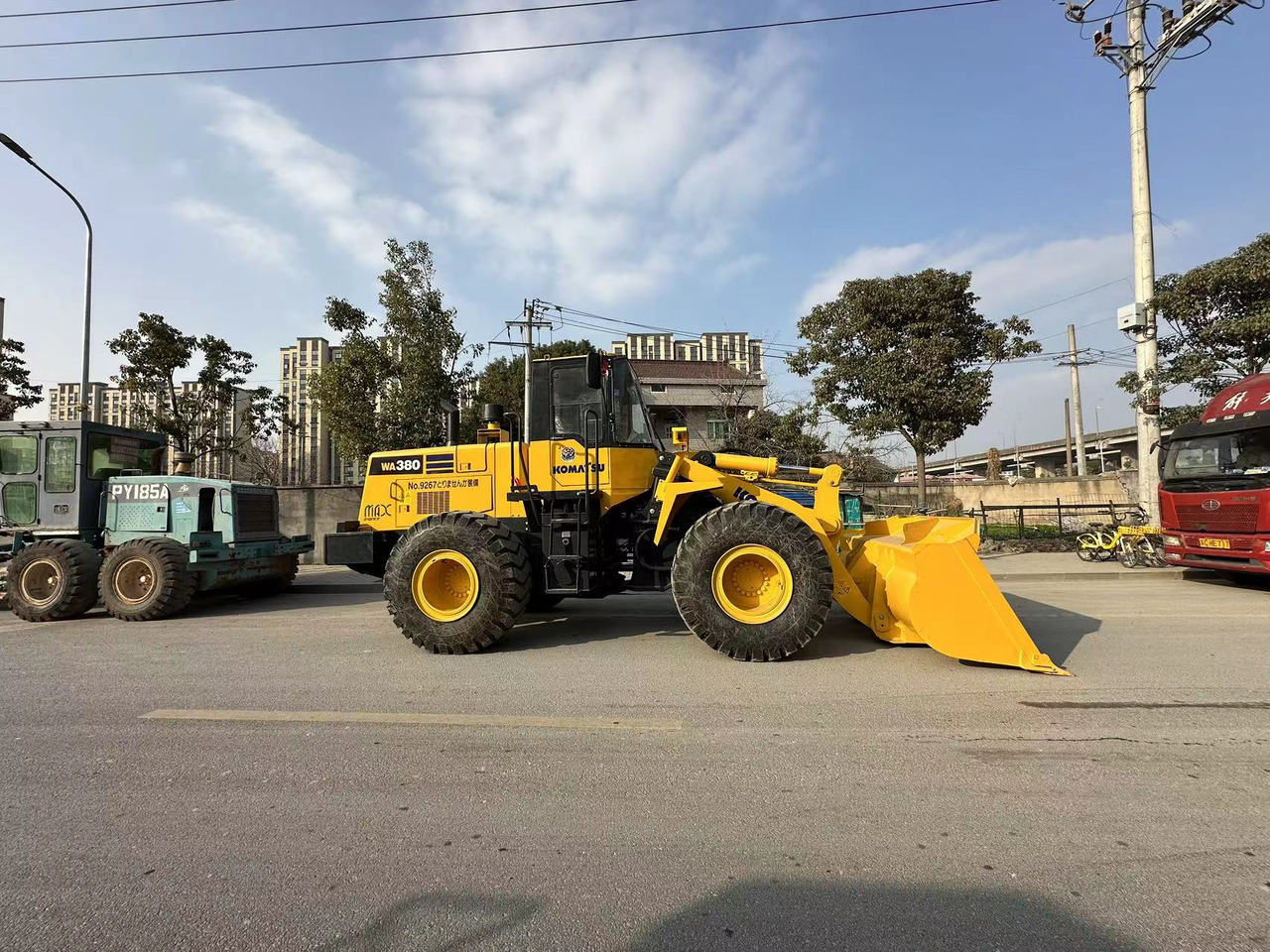 KOMATSU WA380 - Chargeuse sur pneus: photos 2 KOMATSU WA380 - Chargeuse sur pneus: photos 2