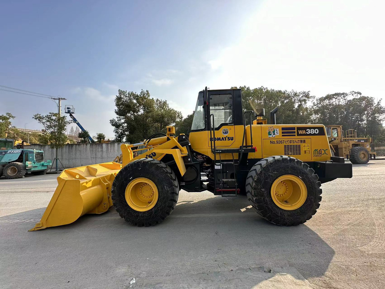 KOMATSU WA380 - Chargeuse sur pneus: photos 1 KOMATSU WA380 - Chargeuse sur pneus: photos 1