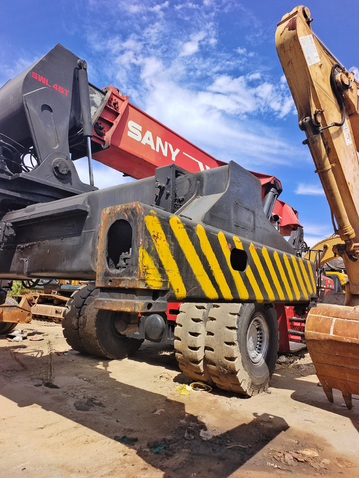 SANY SRSC 45C23 45 TON SRSC45C30 - Reach stacker: photos 3 SANY SRSC 45C23 45 TON SRSC45C30 - Reach stacker: photos 3