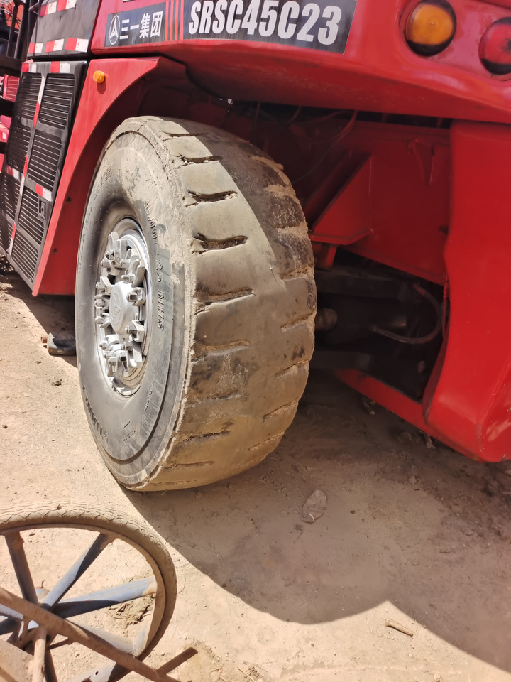 SANY SRSC 45C23 45 TON SRSC45C30 - Reach stacker: photos 5 SANY SRSC 45C23 45 TON SRSC45C30 - Reach stacker: photos 5