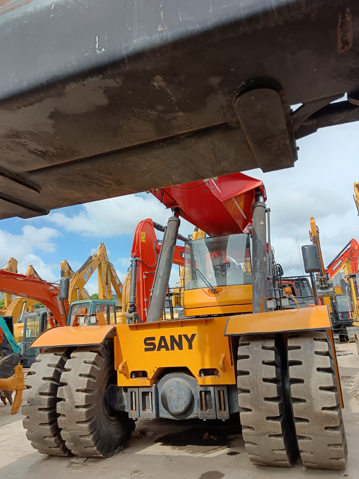 SANY SRSC 45C30 - Reach stacker: photos 3 SANY SRSC 45C30 - Reach stacker: photos 3