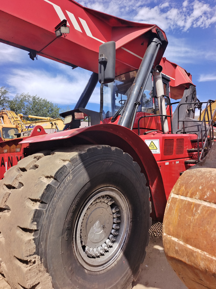 SANY SRSC45C23 45 TON - Reach stacker: photos 4 SANY SRSC45C23 45 TON - Reach stacker: photos 4