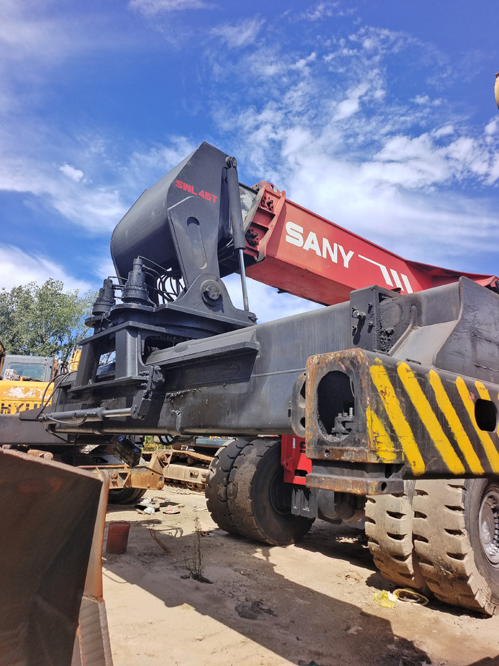 SANY SRSC45C23 45 TON - Reach stacker: photos 2 SANY SRSC45C23 45 TON - Reach stacker: photos 2