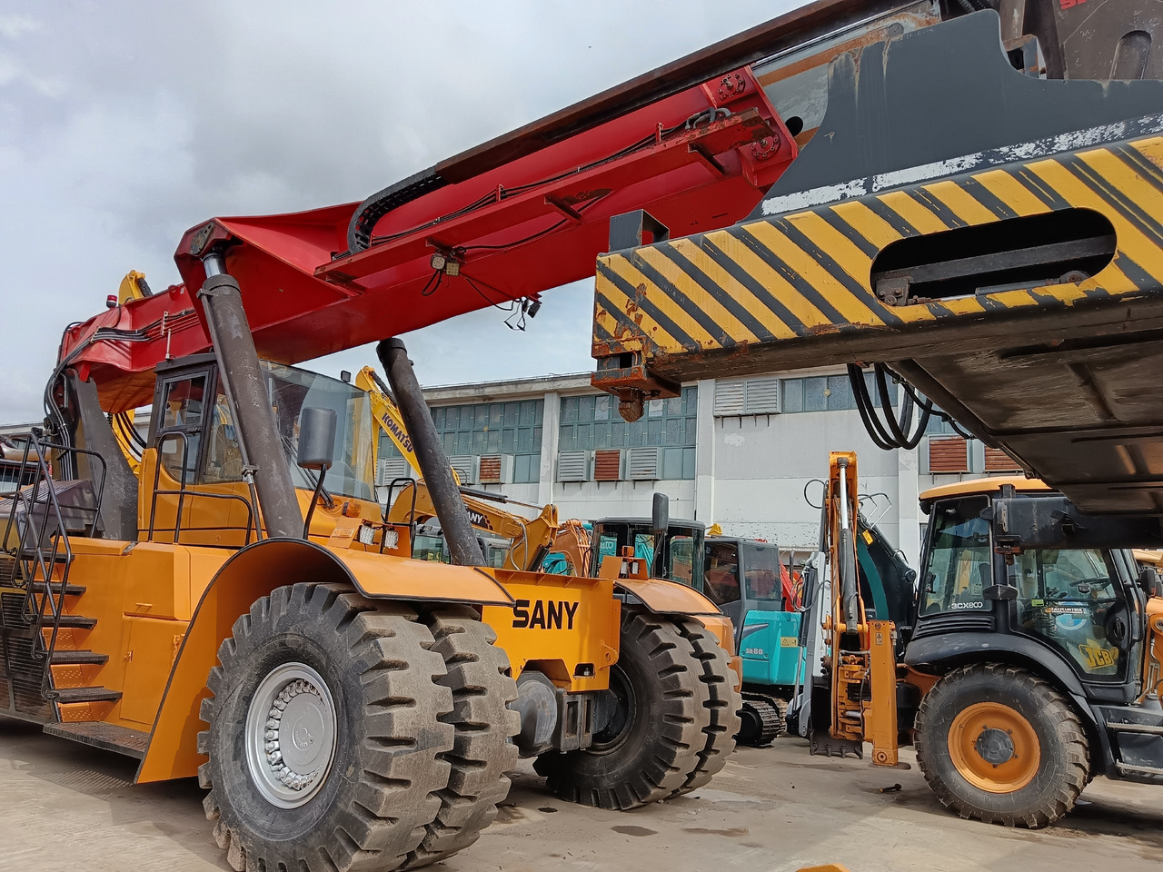 SANY SRSC45C30 - Reach stacker: photos 3 SANY SRSC45C30 - Reach stacker: photos 3