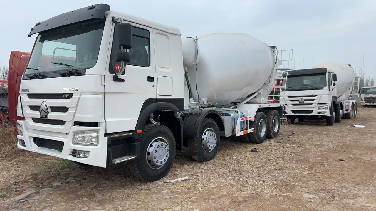 SINOTRUK HOWO 16 CBM CAPACITY - Camion malaxeur: photos 5 SINOTRUK HOWO 16 CBM CAPACITY - Camion malaxeur: photos 5