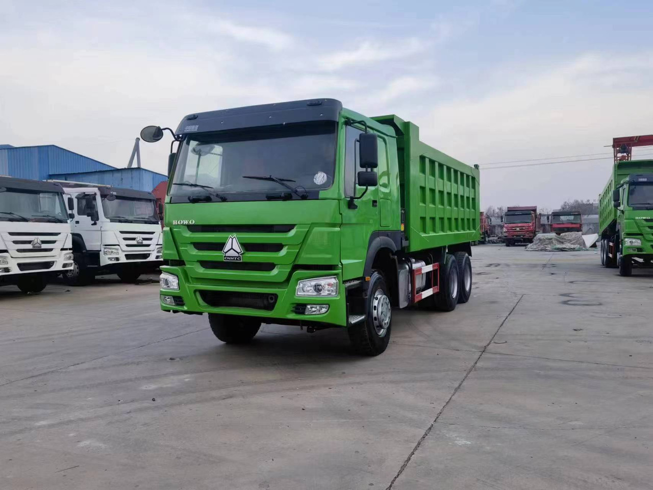 SINOTRUK HOWO 6*4 8*4 DUMP TRUCK - Camion benne: photos 1 SINOTRUK HOWO 6*4 8*4 DUMP TRUCK - Camion benne: photos 1