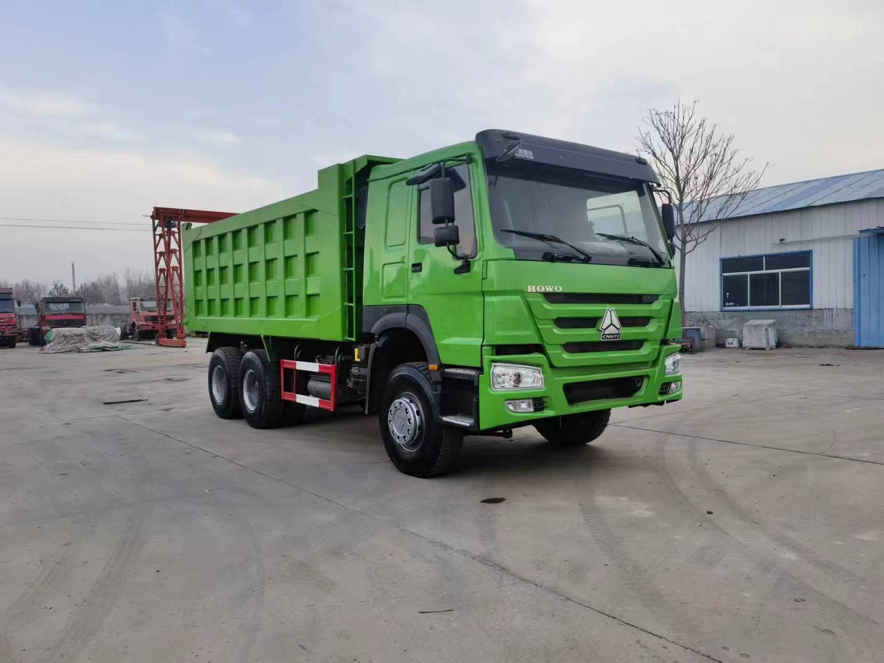 SINOTRUK HOWO 6*4 8*4 DUMP TRUCK - Camion benne: photos 3 SINOTRUK HOWO 6*4 8*4 DUMP TRUCK - Camion benne: photos 3