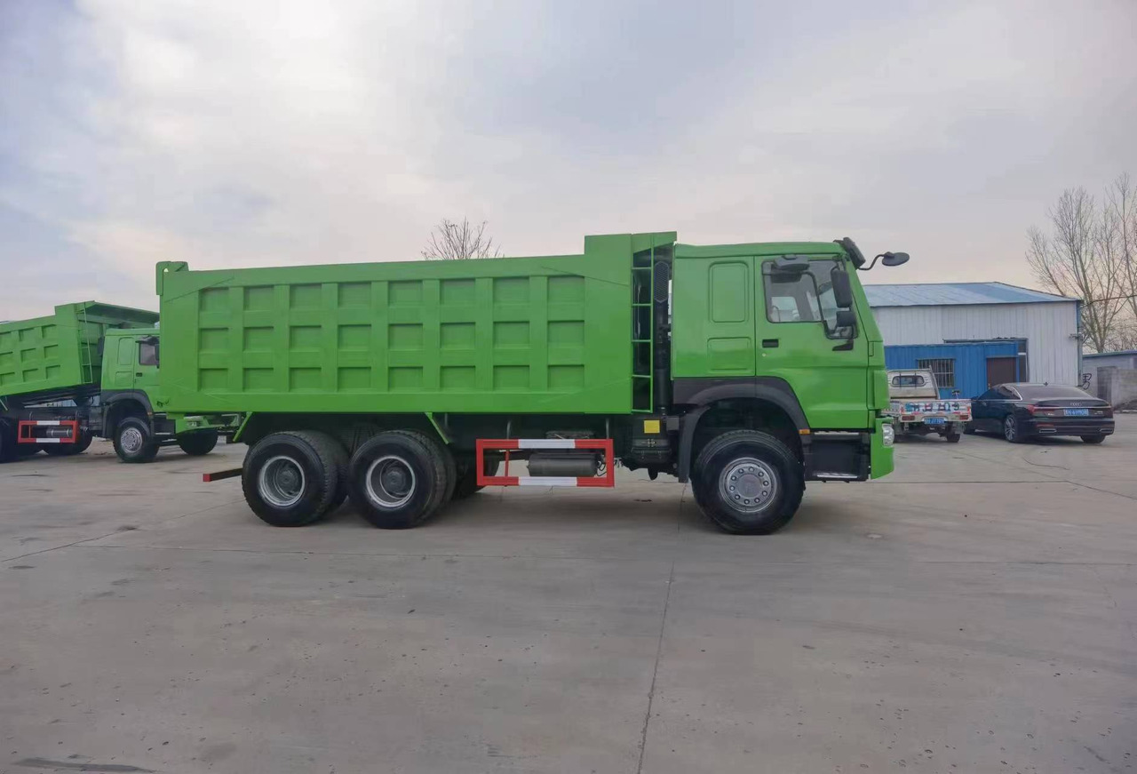 SINOTRUK HOWO 6*4 8*4 DUMP TRUCK - Camion benne: photos 4 SINOTRUK HOWO 6*4 8*4 DUMP TRUCK - Camion benne: photos 4