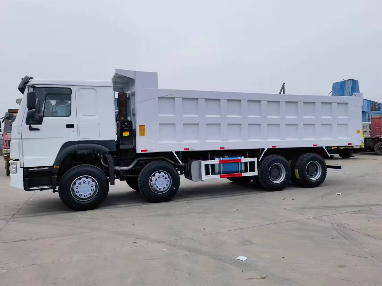 SINOTRUK HOWO 8*4 371 3780 400 420 460 HP DUMP TRUCK - Camion benne: photos 5 SINOTRUK HOWO 8*4 371 3780 400 420 460 HP DUMP TRUCK - Camion benne: photos 5