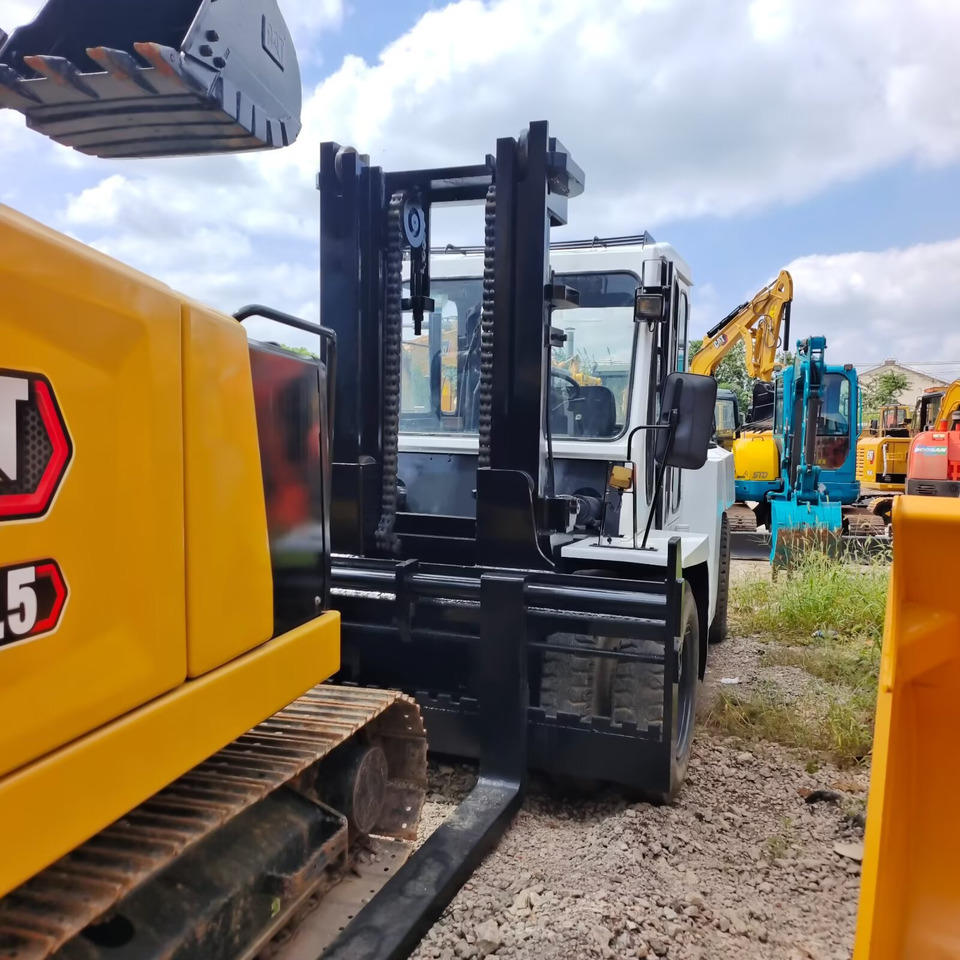 TCM FD100 10 TON - Reach stacker: photos 2 TCM FD100 10 TON - Reach stacker: photos 2