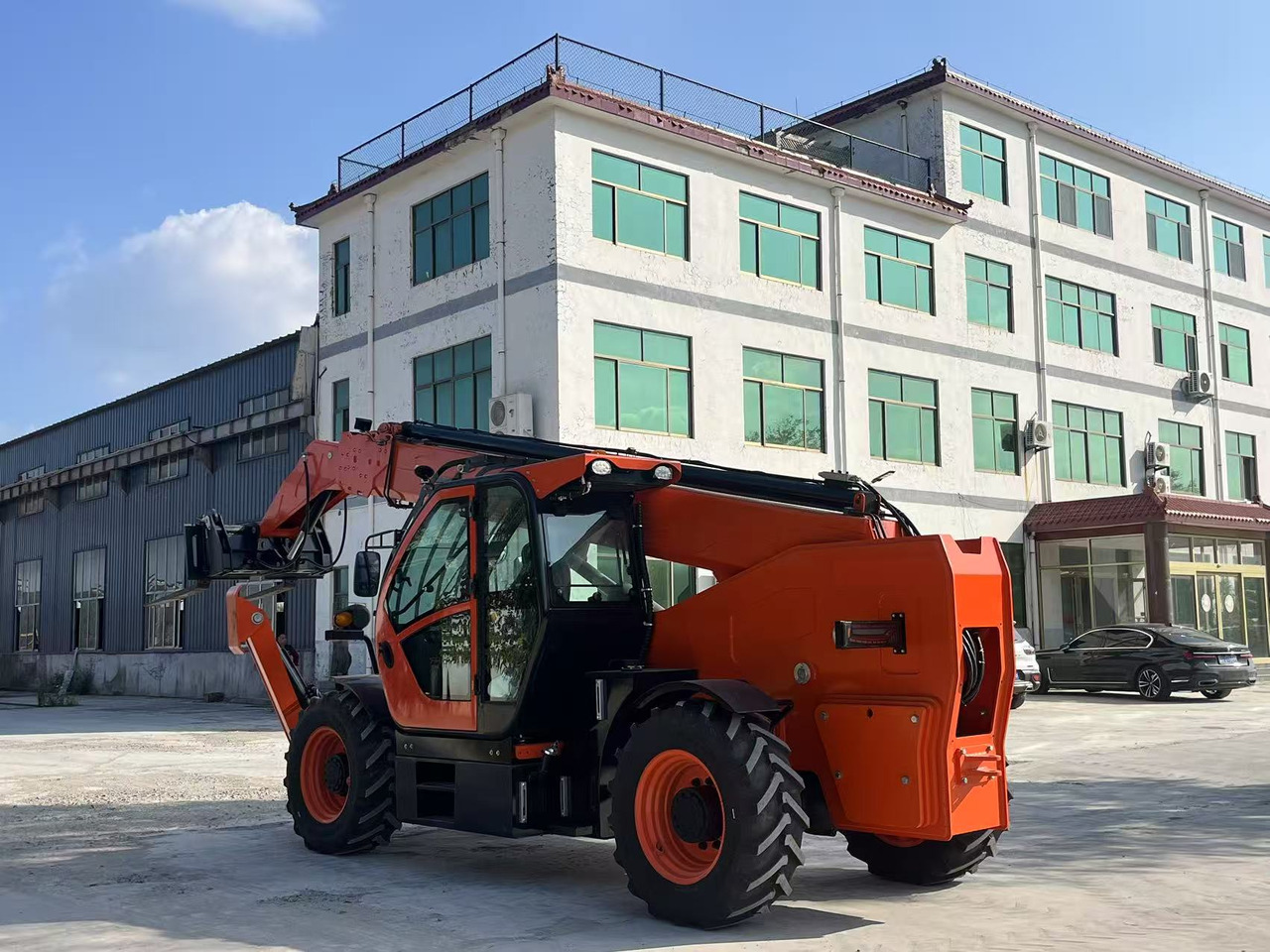 XCMG 17.5 METER BRAND NEW - Chariot télescopique: photos 4 XCMG 17.5 METER BRAND NEW - Chariot télescopique: photos 4