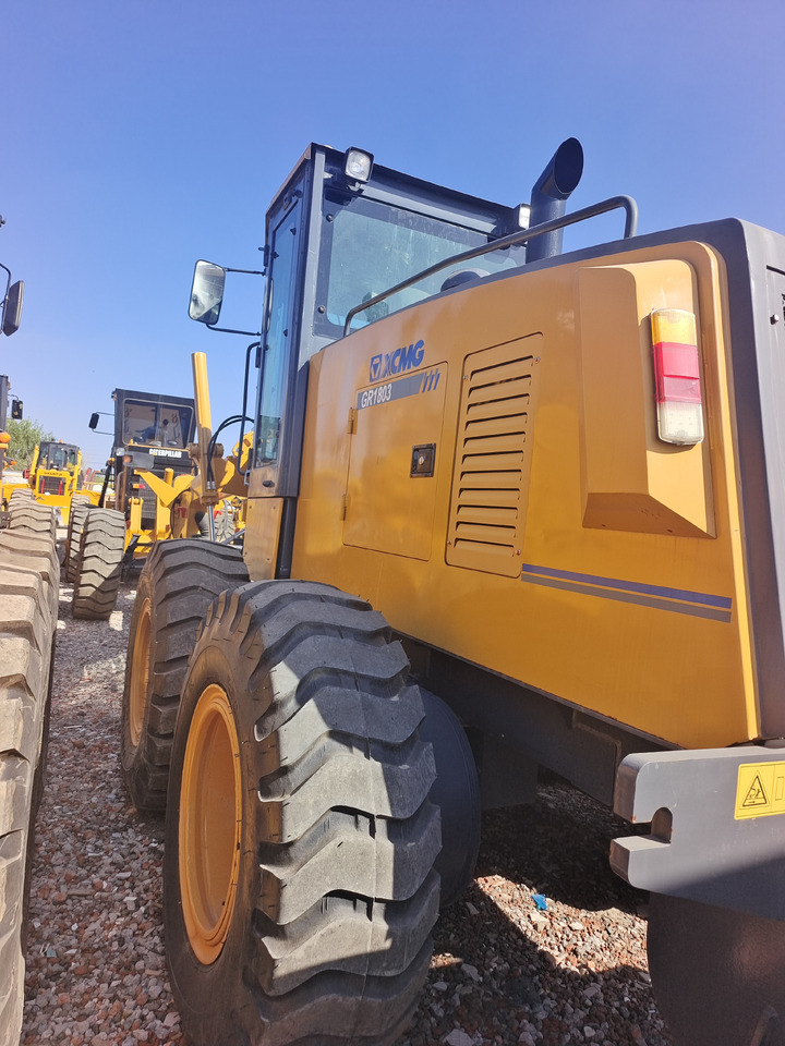 XCMG GR1803 WITH RIPPER - Niveleuse: photos 5 XCMG GR1803 WITH RIPPER - Niveleuse: photos 5