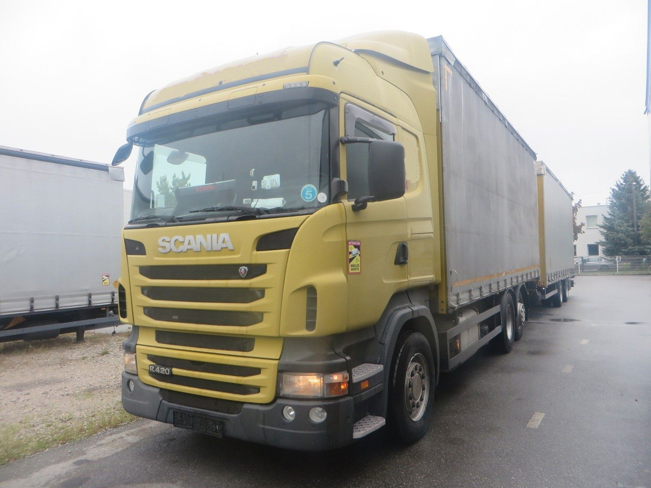 Scania R420 6x2 tandem 115m3 - Camion à rideaux coulissants: photos 1 Scania R420 6x2 tandem 115m3 - Camion à rideaux coulissants: photos 1