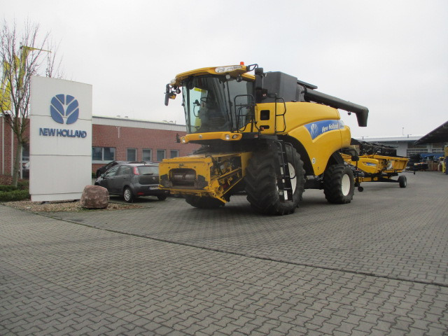 New Holland CR 9060 Elevation - Moissonneuse-batteuse: photos 4 New Holland CR 9060 Elevation - Moissonneuse-batteuse: photos 4