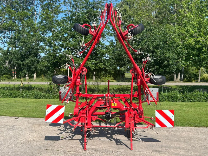Lely Lotus 770 plus AWS Schudder - Faneuse: photos 4 Lely Lotus 770 plus AWS Schudder - Faneuse: photos 4