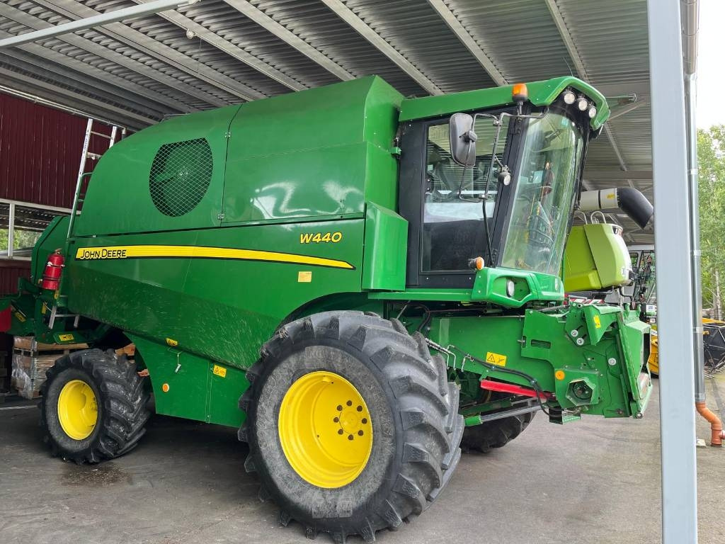 John Deere W 440  - Moissonneuse-batteuse: photos 1 John Deere W 440  - Moissonneuse-batteuse: photos 1