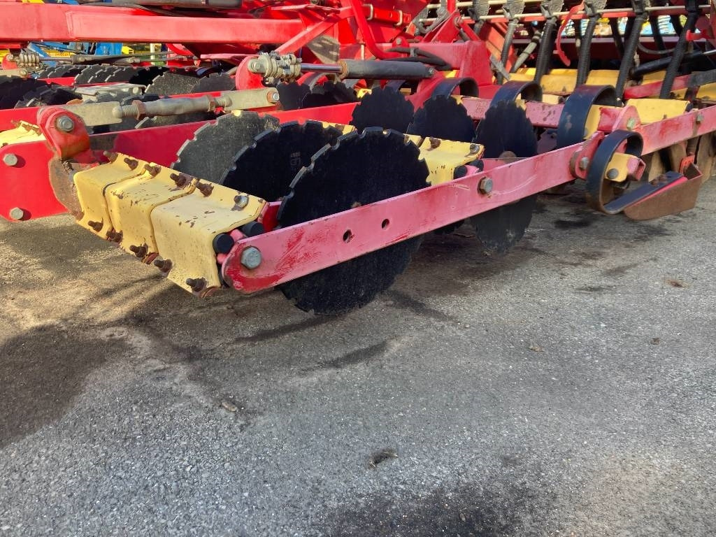 Vaderstad Rapid 400C - Combiné de semis: photos 2 Vaderstad Rapid 400C - Combiné de semis: photos 2