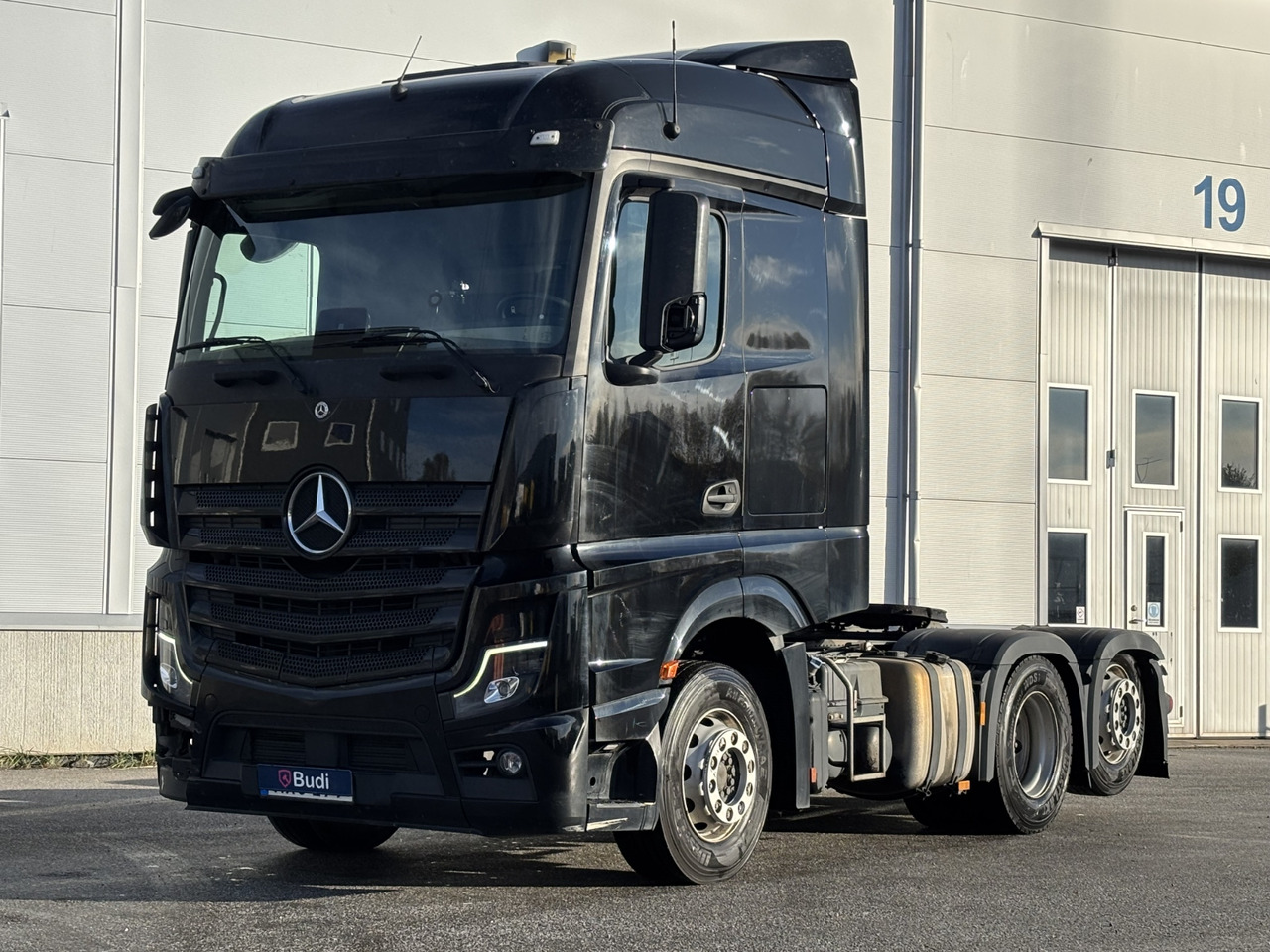 Dragbil Mercedes-Benz Actros 12.8 PowerShift -2022 - Tracteur routier: photos 1 Dragbil Mercedes-Benz Actros 12.8 PowerShift -2022 - Tracteur routier: photos 1