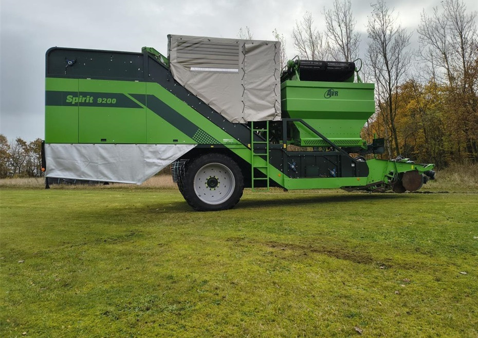 AVR Spirit 9200CR - Arracheuse de pommes de terre: photos 1 AVR Spirit 9200CR - Arracheuse de pommes de terre: photos 1