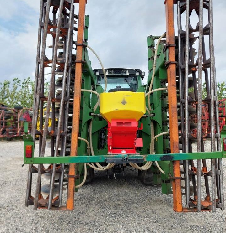 Amazone Catros 6001-2 med APV-spreder - Cover crop: photos 4 Amazone Catros 6001-2 med APV-spreder - Cover crop: photos 4