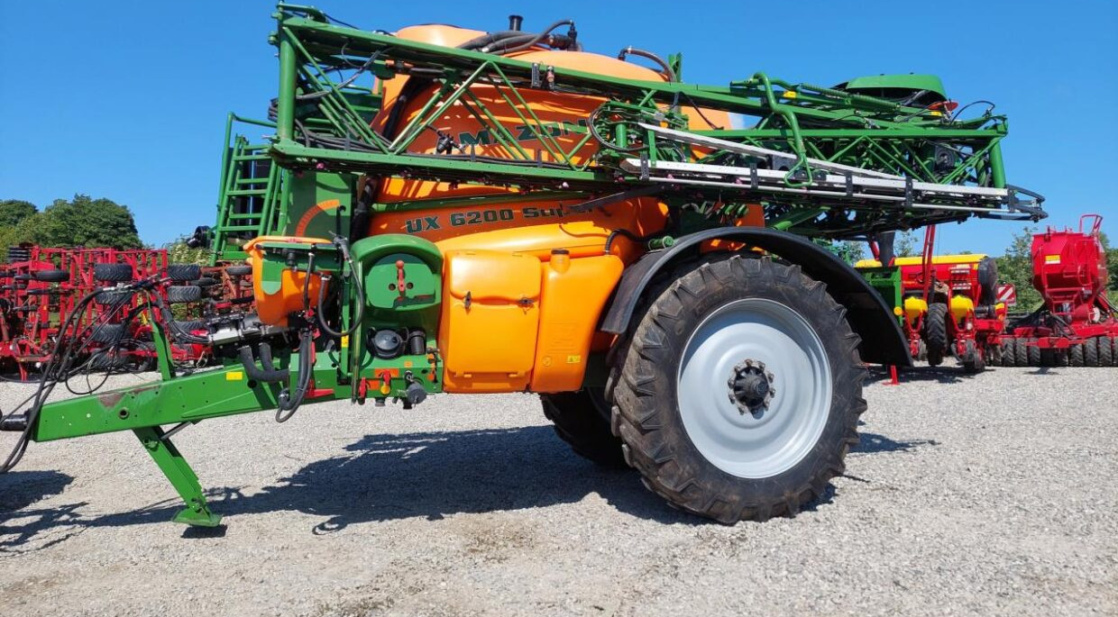 Amazone UX 6200 SUPER - 36-30-24m - Pulvérisateur traîné: photos 1 Amazone UX 6200 SUPER - 36-30-24m - Pulvérisateur traîné: photos 1