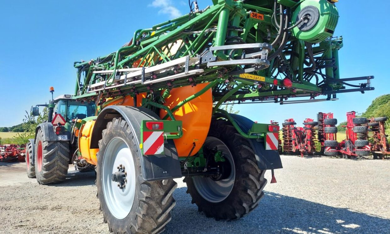 Amazone UX 6200 SUPER - 36-30-24m - Pulvérisateur traîné: photos 4 Amazone UX 6200 SUPER - 36-30-24m - Pulvérisateur traîné: photos 4
