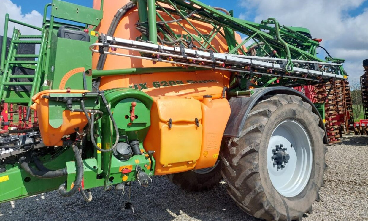 Amazone UX 6200 Super 28-30 M - Pulvérisateur traîné: photos 5 Amazone UX 6200 Super 28-30 M - Pulvérisateur traîné: photos 5