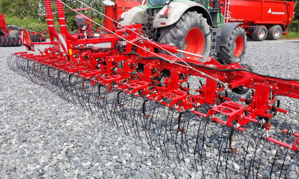 Horsch Transformer 9 VF - Herse étrille: photos 4 Horsch Transformer 9 VF - Herse étrille: photos 4