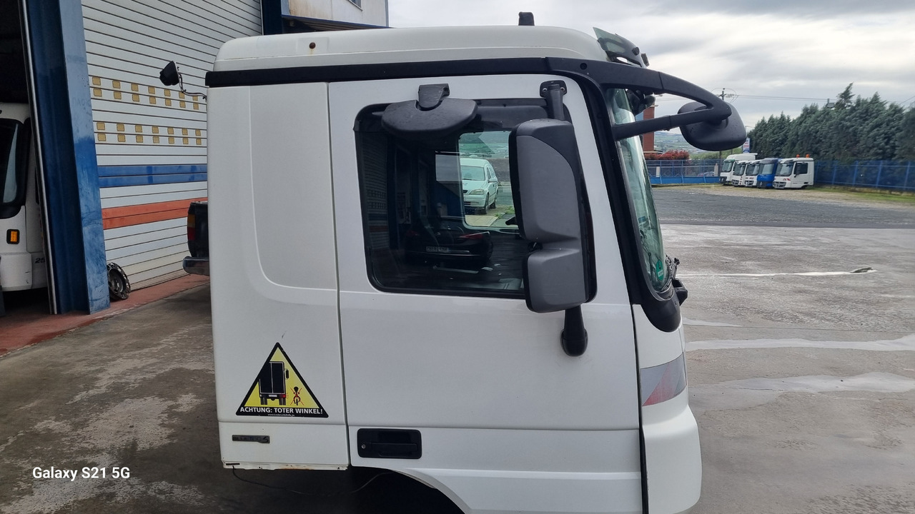 MERCEDES ACTROS MP3 MEDIUM - Cabine: photos 3 MERCEDES ACTROS MP3 MEDIUM - Cabine: photos 3
