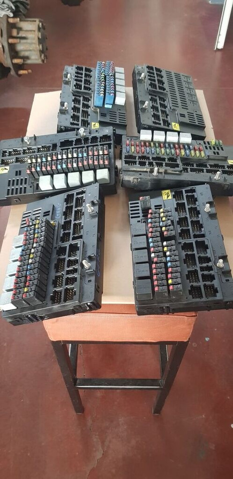 Mercedes-Benz GRUNDMODUL ACTROS MP4 A001 446 25 58 Mercedes-Benz ACTROS MP4 - Bloc de gestion pour Camion: photos 3 Mercedes-Benz GRUNDMODUL ACTROS MP4 A001 446 25 58 Mercedes-Benz ACTROS MP4 - Bloc de gestion pour Camion: photos 3