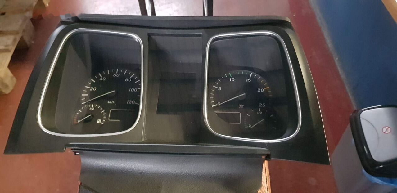 Mercedes-Benz INSTRUMENT PANEL ACTROS EURO 6 Mercedes-Benz ACTROS MP4 - Panel de instrumentos pour Camion: photos 2 Mercedes-Benz INSTRUMENT PANEL ACTROS EURO 6 Mercedes-Benz ACTROS MP4 - Panel de instrumentos pour Camion: photos 2