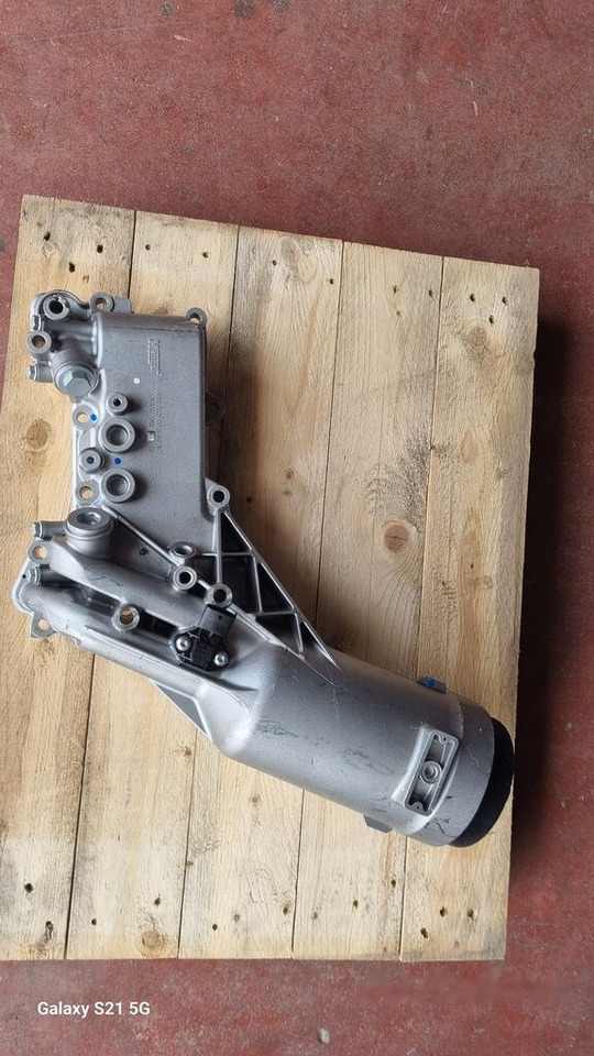 Mercedes-Benz OIL COOLER A 4571803110 Mercedes-Benz - Radiateur d'huile pour Camion: photos 1 Mercedes-Benz OIL COOLER A 4571803110 Mercedes-Benz - Radiateur d'huile pour Camion: photos 1