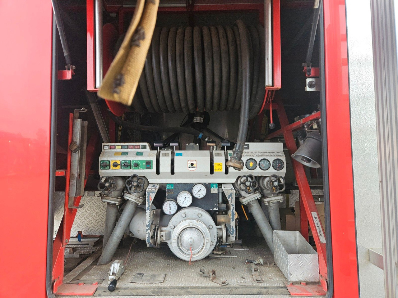 MAN KAT 6x6 Tanklöschfahrzeug - Camion citerne: photos 5 MAN KAT 6x6 Tanklöschfahrzeug - Camion citerne: photos 5