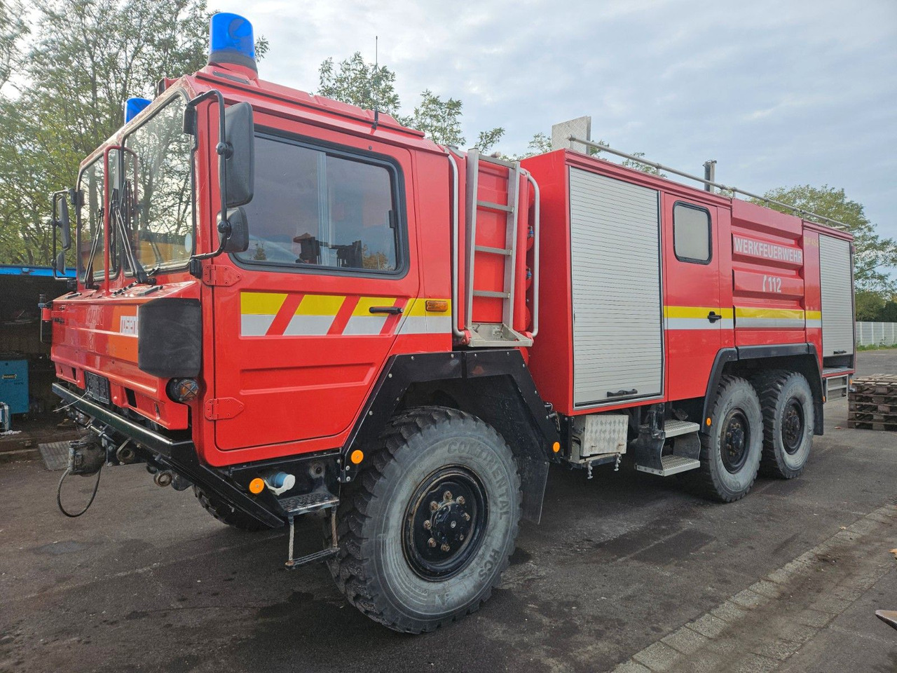 MAN KAT 6x6 Tanklöschfahrzeug - Camion citerne: photos 1 MAN KAT 6x6 Tanklöschfahrzeug - Camion citerne: photos 1