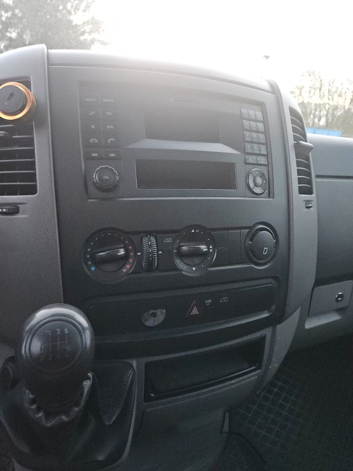 Mercedes-Benz Sprinter II Pritsche 314 CDI - Utilitaire plateau: photos 5 Mercedes-Benz Sprinter II Pritsche 314 CDI - Utilitaire plateau: photos 5