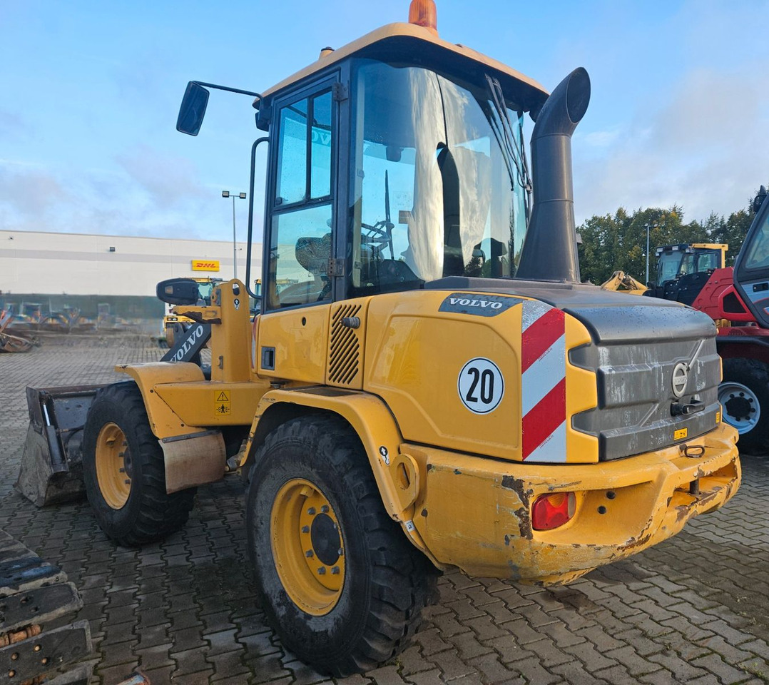 Volvo L30G Radlader mit Klappschaufel - Chargeuse sur pneus: photos 2 Volvo L30G Radlader mit Klappschaufel - Chargeuse sur pneus: photos 2