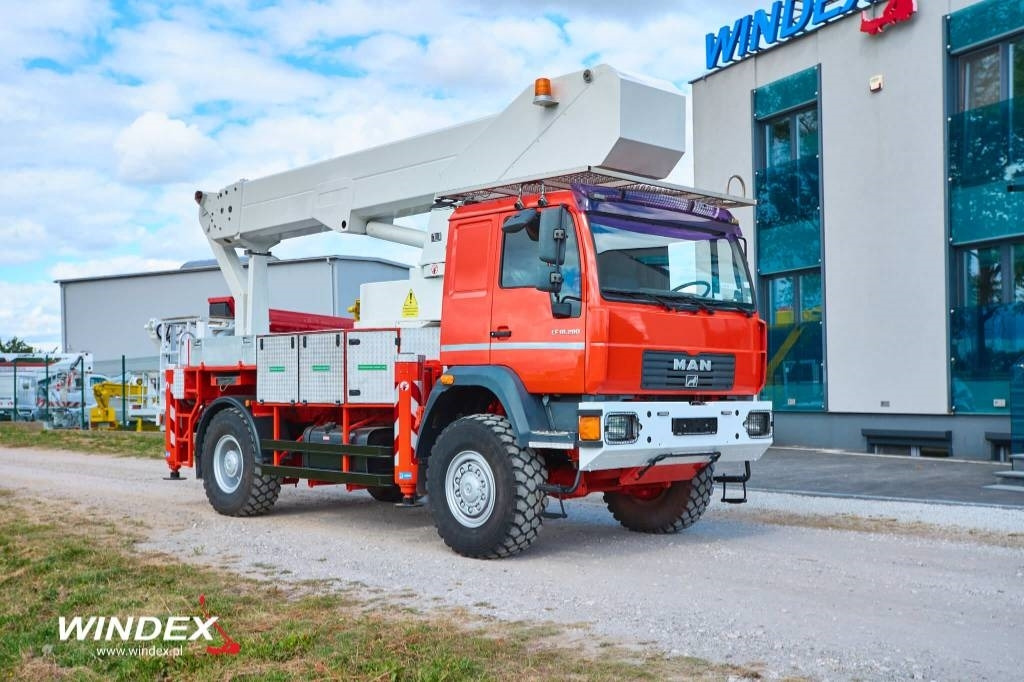 Camion avec nacelle Bison TKA 35 KS
