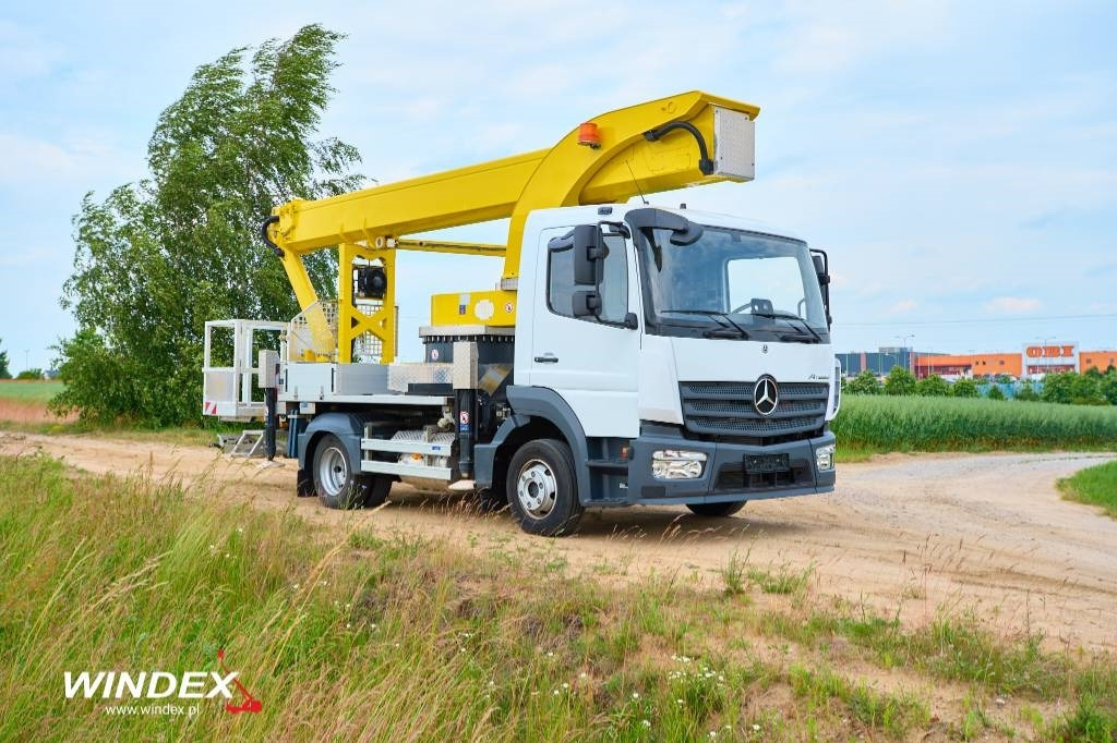 Palfinger P 300 KS - Camion avec nacelle: photos 1 Palfinger P 300 KS - Camion avec nacelle: photos 1
