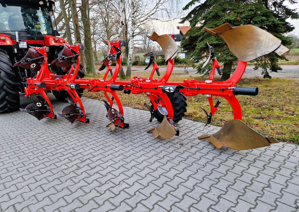 Gregoire Besson Gregoire Besson Rover 70 - Charrue: photos 3 Gregoire Besson Gregoire Besson Rover 70 - Charrue: photos 3