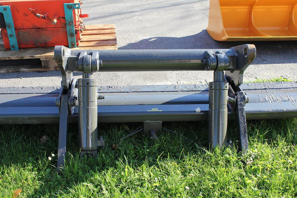 Atlas 1302 E - Lame pour Engins de chantier: photos 4 Atlas 1302 E - Lame pour Engins de chantier: photos 4